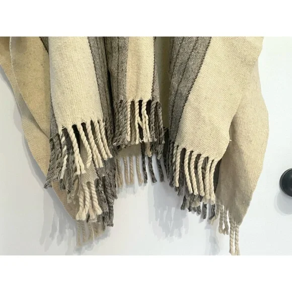 1970s Vintage Wool Stripe Chunky Knit collar Poncho Outerwear - Picture 6 of 8